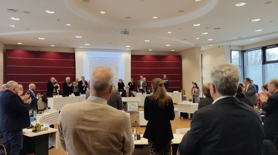 Standing Ovations nach Abschiedsrede von Detlef Ruffert (Foto: Frank Michler)